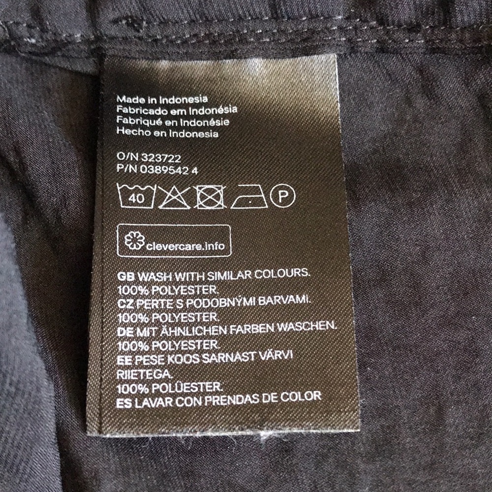 •H&M• V-Neck Blouse - Picture 8 of 8